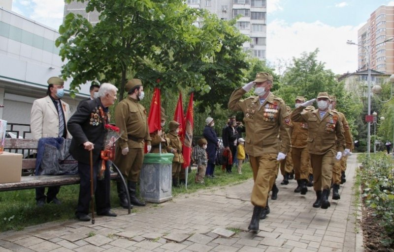 КРАСНОДАР. Где в Краснодаре 9 Мая прошли парады: военные марши провели по отдельным адресам