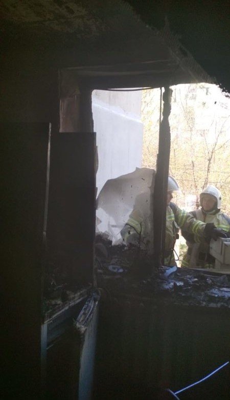 КРЫМ. Пожар вспыхнул в многоэтажке Симферополя 1 мая: эвакуированы 14 человек, - ФОТО
