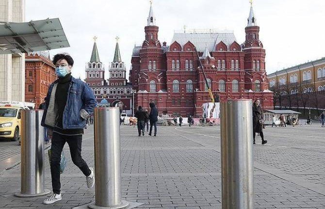 Опрос: 41% россиян не намерены менять привычки после выхода из самоизоляции