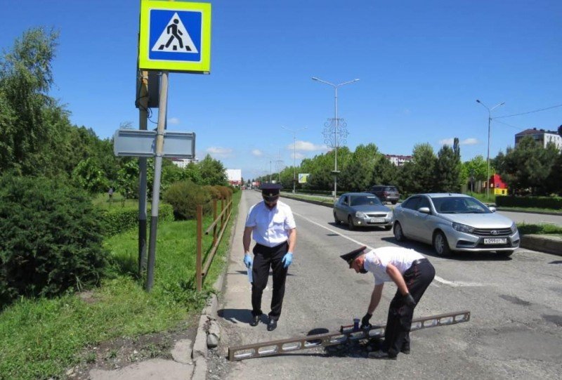 С. ОСЕТИЯ. Инспекторы дорожного надзора ОГИБДД по г. Владикавказу проводят работу по выявлению и устранению недостатков улично-дорожной сети