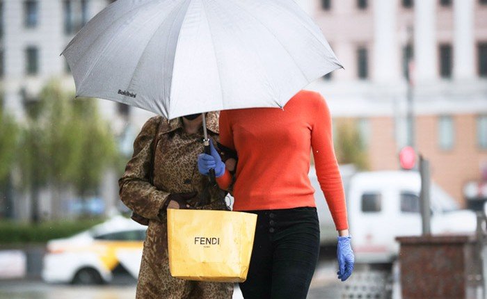 В Москве станет обязательным ношение масок и перчаток в общественных местах
