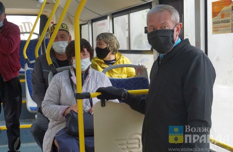 ВОЛГОГРАД. В Волжских автобусах и водители, и пассажиры носят маски и перчатки