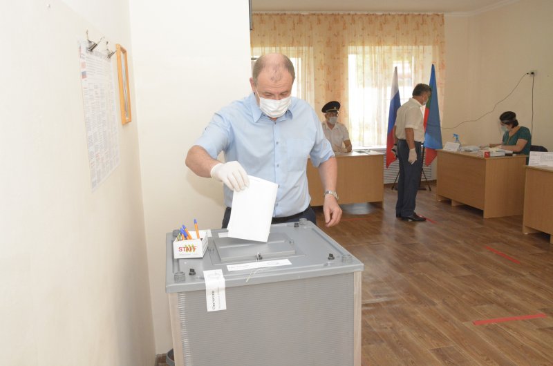 КЧР. Александр Иванов проголосовал за поправки в Конституцию