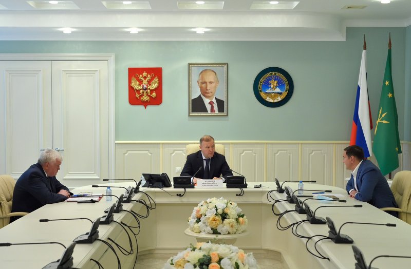 АДЫГЕЯ. Глава Адыгеи провел встречу с руководителем Управления федеральных дорог «Черноморье»