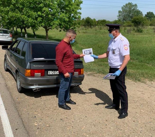 АДЫГЕЯ. Госавтоинспекторы в Тахтамукайском районе напомнили водителям правила перевозки детей в автомобиле