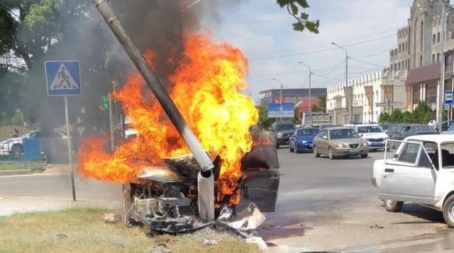 ЧЕЧНЯ. РОСГВАРДЕЙЦЫ ОКАЗАЛИ ПЕРВУЮ МЕДИЦИНСКУЮ ПОМОЩЬ ПОСТРАДАВШИМ В ДТП В ГРОЗНОМ