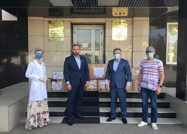 ЧЕЧНЯ. Участники акции #МыВместе в Чечне передали средства индивидуальной защиты в республиканскую станцию скорой медицинской помощи