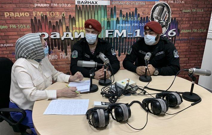 ЧЕЧНЯ. В Чеченской Республике офицеры СОБР стали участниками радиопередачи