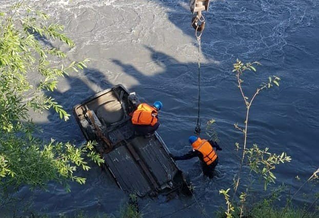 ЧЕЧНЯ. В ЧР автомобиль упал с моста в горную реку