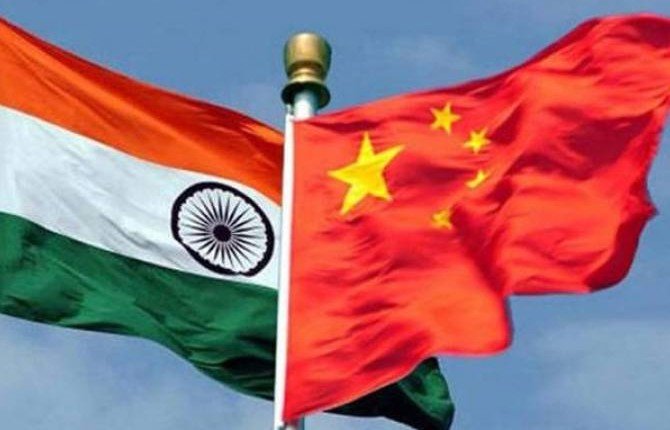 Главы МИД Китая и Индии договорились решить ситуацию на границе
