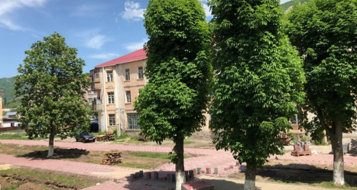 КЧР. В Карачаевске Карачаево-Черкесии стартовали работы по благоустройству одной из центральных аллей и 7 дворовых территорий