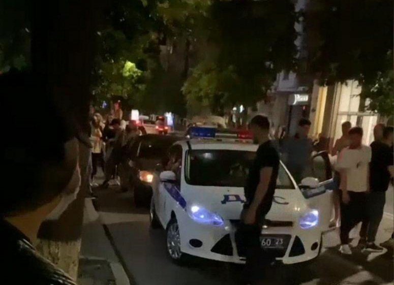 КРАСНОДАР. В центре Краснодара шумная вечеринка закончилась конфликтом посетителей баров с полицией