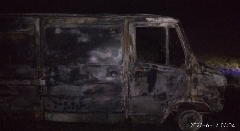 КРЫМ. Ночью под Симферополем сгорел микроавтобус