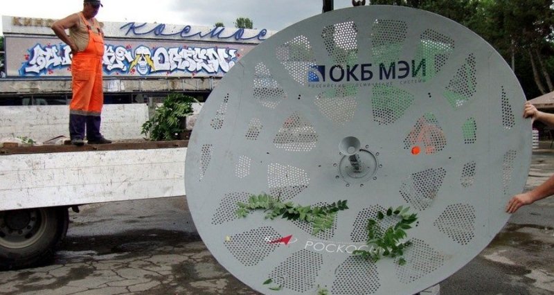 КРЫМ. «Роскосмос» подарил Симферополю антенну для установки на Аллее космонавтики