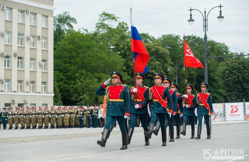 С. ОСЕТИЯ. Праздник со слезами на глазах: во Владикавказе прошел парад Победы