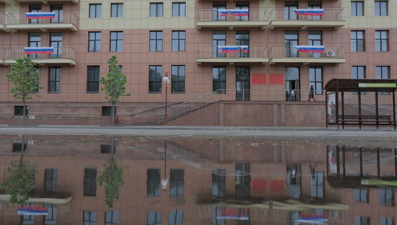 СТАВРОПОЛЬЕ. Гигантский флаг России украсит фасад общежития в Ставрополе