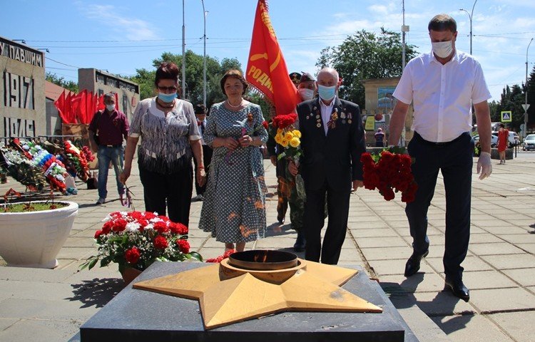 СТАВРОПОЛЬЕ. Глава округа возложил цветы в память о погибших в годы Великой Отечественной войны