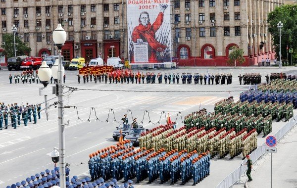 ВОЛГОГРАД. В Волгограде прошел масштабный парад Победы