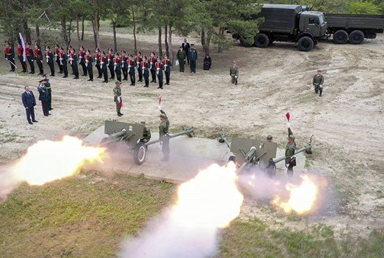 ВОЛГОГРАД. Волгоградские артиллеристы произвели «Выстрел памяти» на Мамаевом Кургане