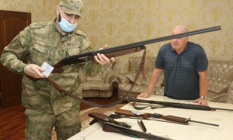 ЧЕЧНЯ. Инспекторы Росгвардии проверили владельцев оружия в Грозном