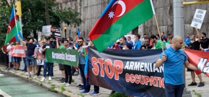 АЗЕРБАЙДЖАН. Представители азербайджанской общины провели акции перед консульством Армении и постпредством в ООН в Нью-Йорке