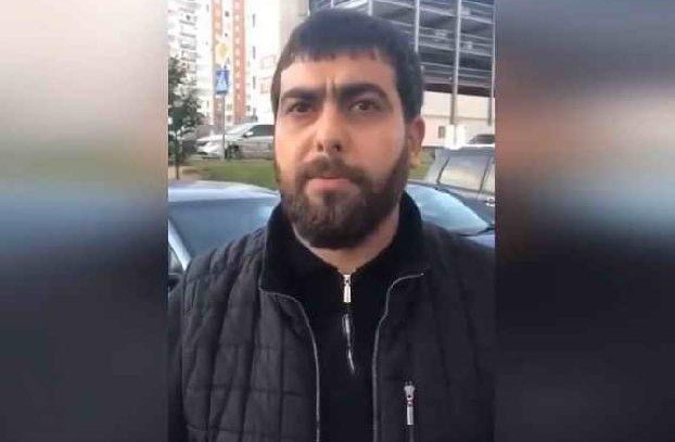 Азербайджанцы по очереди просят прощения у армян