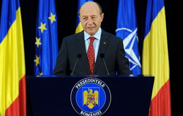 Басеску подал руководству Европарламента заявление об отставке с поста докладчика по Армении