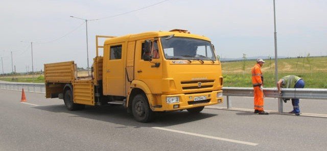 ЧЕЧНЯ. На подъезде от трассы «Кавказ» к Урус-Мартану ведутся работы по установке защитных барьеров