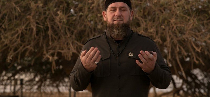 ЧЕЧНЯ. Рамзан Кадыров призвал жителей Чеченской Республики держать пост в день арафата, прося всевышнего избавить людей от болезней и бед