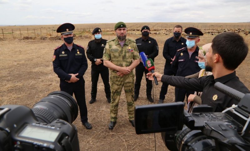 ЧЕЧНЯ. Семьям погибших сотрудников правоохранительных органов передали жертвенные животные