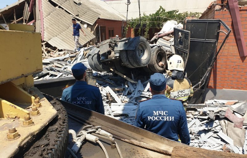 ЧЕЧНЯ. В Чеченской Республики в результате ДТП фура въехала в жилом дом