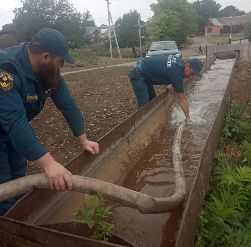 ИНГУШЕТИЯ. Пожарные продолжают подвозить воду для сельскохозяйственных нужд жителям Инарки