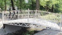 ИНГУШЕТИЯ. В городском парке Малгобека установили пешеходный мост через канал