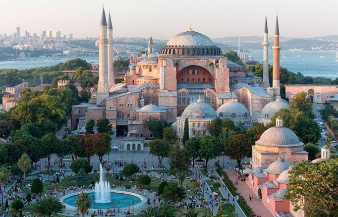 ЮНЕСКО призвала Турцию не менять статус собора Святой Софии