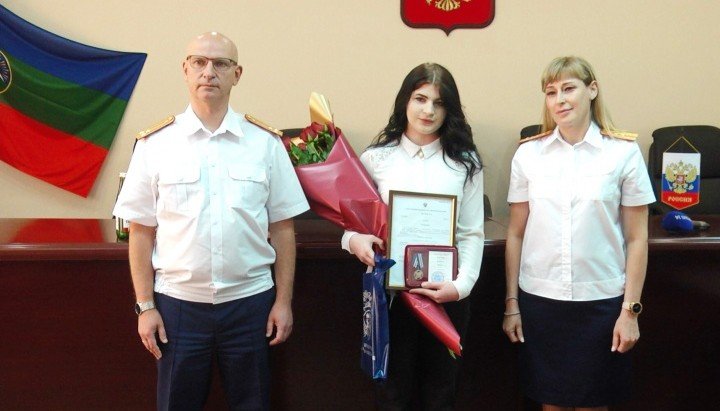 КЧР. Жительницу Карачаево-Черкесии наградили медалью "Доблесть и отвага"
