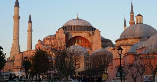 «Коммунисты России» призывают туристов не ездить в Турцию – пока Айя-Софии не вернут статус музея
