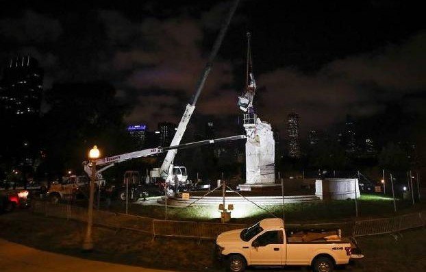 СМИ: в Чикаго демонтировали памятник Христофору Колумбу