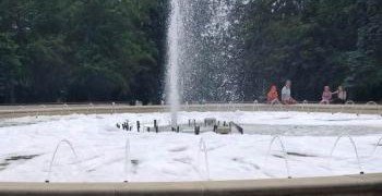 СТАВРОПОЛЬЕ. В Пятигорске вандалы залили пеной фонтан «Центральный»