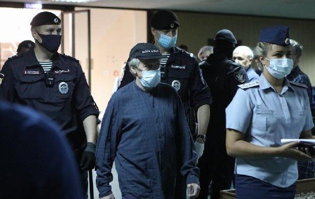 Адвоката Ефремова назвали злостным должником