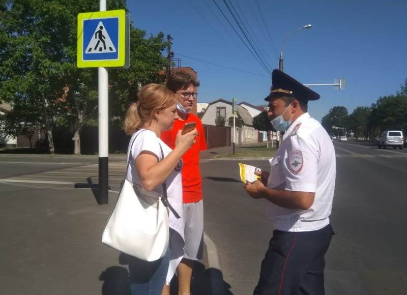 АДЫГЕЯ. В Адыгее сотрудники Госавтоинспекции проводят акцию «Пешеходу - безопасный переход»