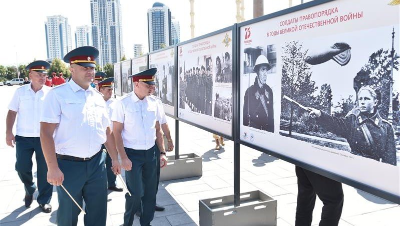 ЧЕЧНЯ. Фотовыставка «Солдаты правопорядка в годы Великой Отечественной войны» прибыла в Грозный