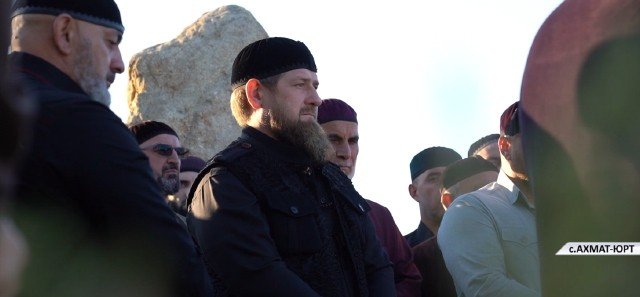 ЧЕЧНЯ. Глава ЧР вместе с соратниками почтил память Ахмата-Хаджи Кадырова