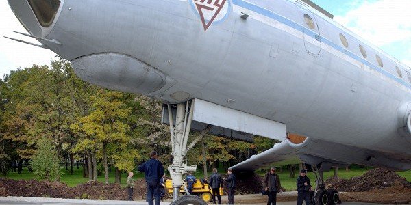 ЧЕЧНЯ.  Самолет, на котором летали первые космические экипажи, восстановили при содействии Чечни