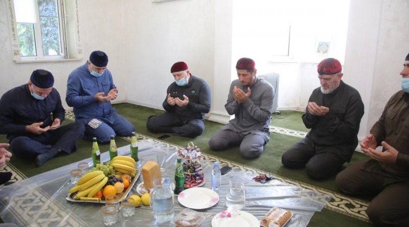 ЧЕЧНЯ. В «Чеченэнерго» прошли религиозные мероприятия ко дню рождения Ахмата-Хаджи Кадырова