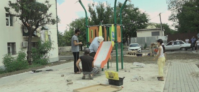 ЧЕЧНЯ. В рамках нацпроекта "Жилье и городская среда" в ЧР благоустраивают десятки дворовых территорий