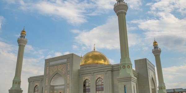 ЧЕЧНЯ.  Детсад, ДК, спорткомплекс и мечеть открыли в горном селе Чечни