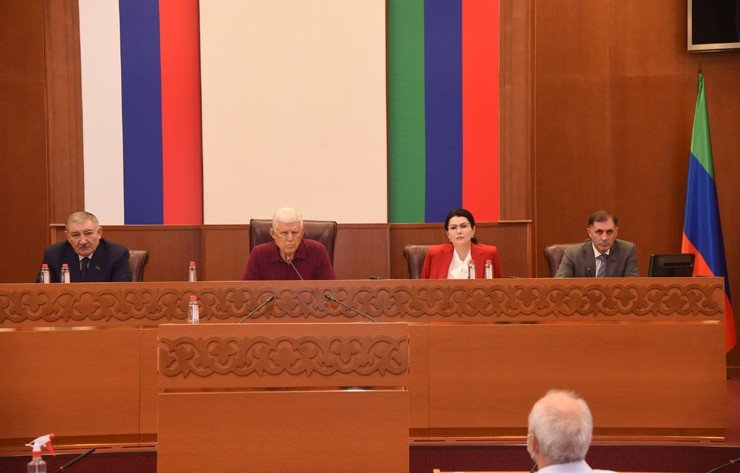 ДАГЕСТАН. В парламенте Дагестана обсудили ход строительства социальных объектов
