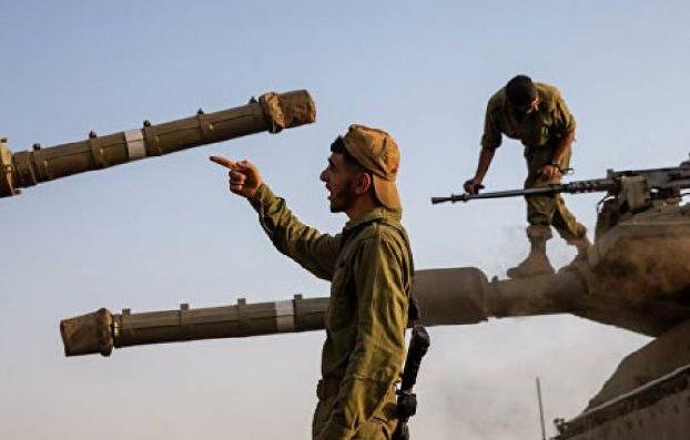 Израильские танки ударили по военным постам в секторе Газа