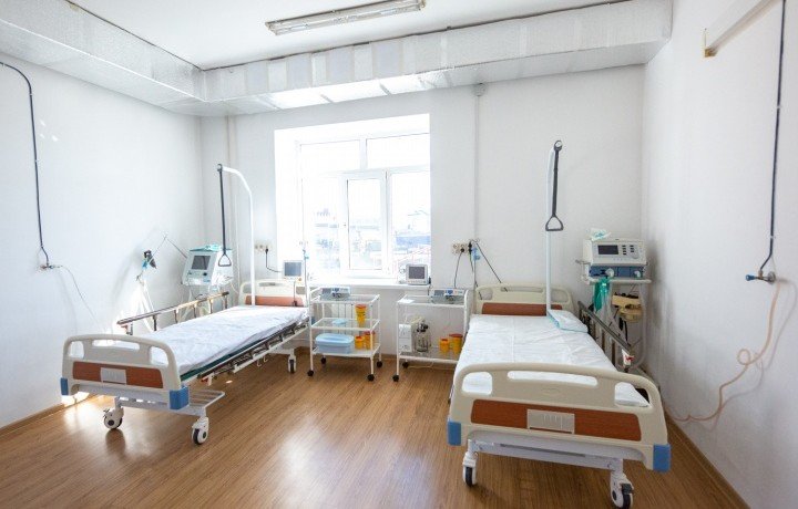 КЧР. Министр здравоохранения КЧР Казим Шаманов посетил резервные инфекционные госпитали