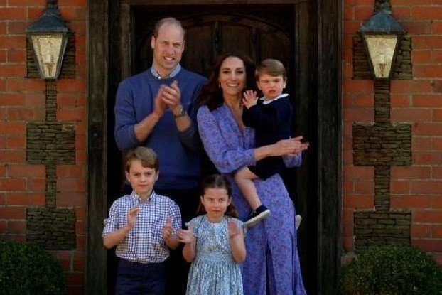 Кейт Миддлтон с мужем и детьми впервые после начала пандемии побывала у королевы